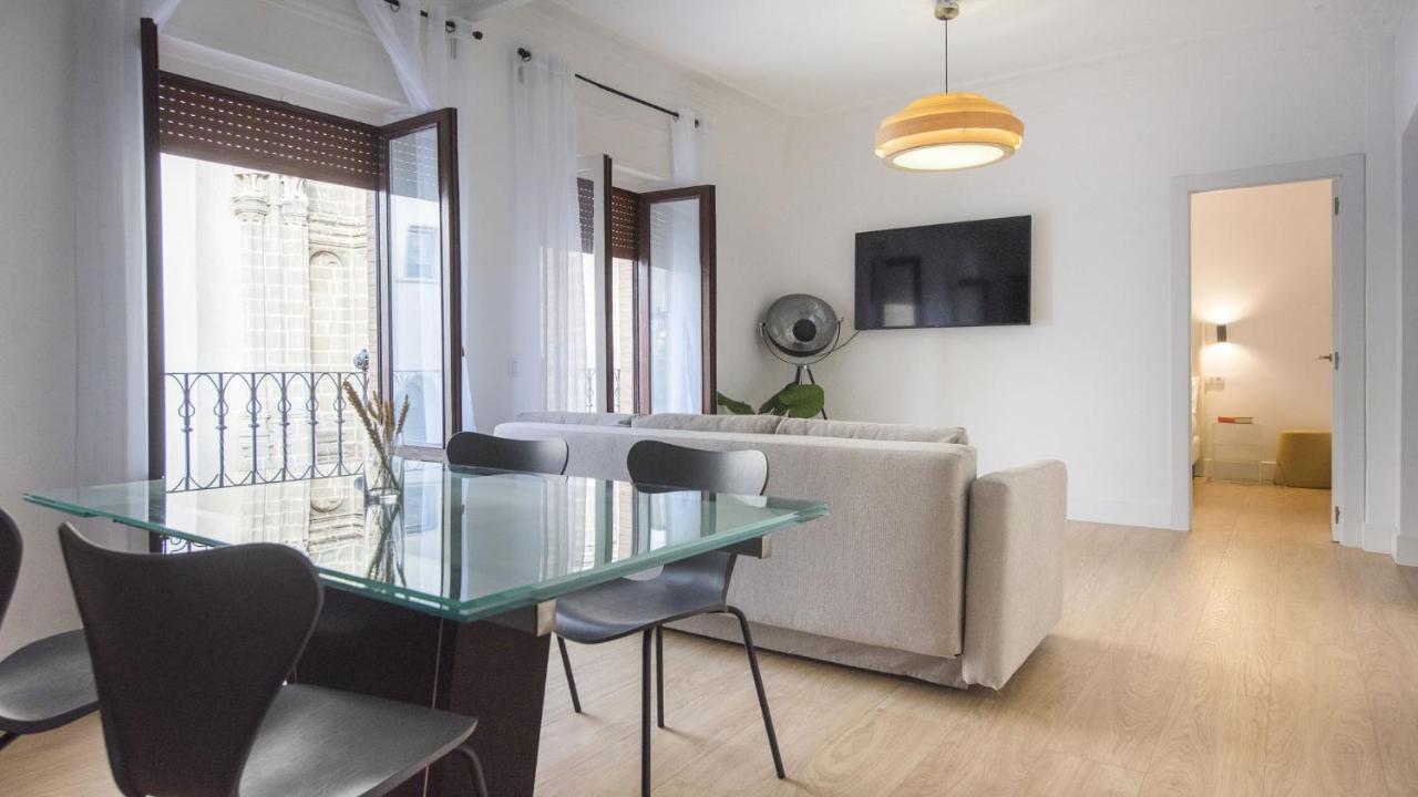 Apartamentos Boutique Puerta De Reyes Toledo Exterior photo